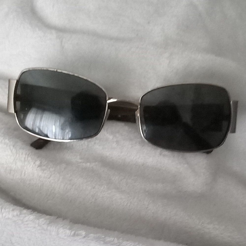 Kay Unger Men's Rectangular Metal Sunglasses in Silver with Dark Gray Lenses